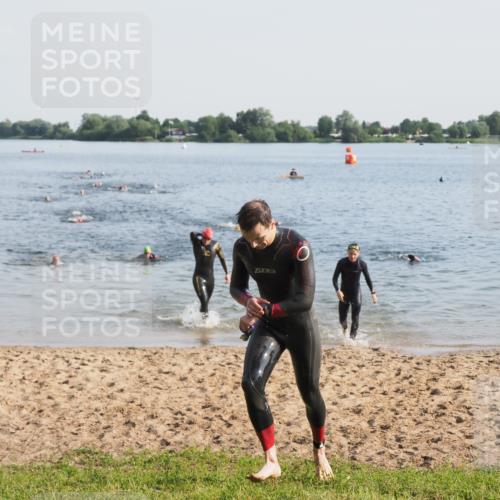 21.06.2025 - 27. Vierlanden-Triathlon MichiJ http://msf.ph/oto/7975795 15.06.2026 08:42:55 Schwimmen 18, 137, 154 meine-sportfotos.de