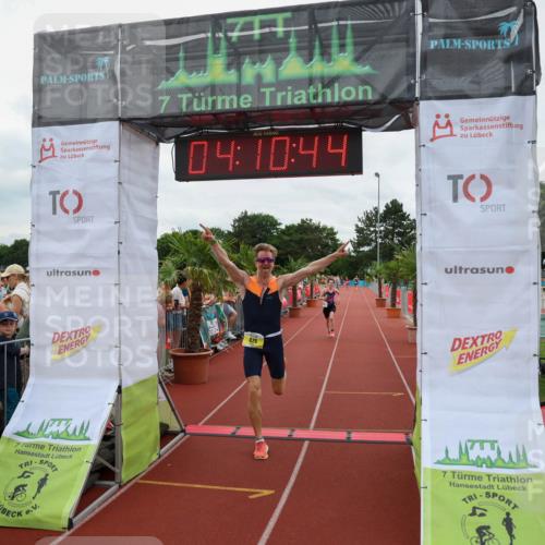15.06.2025 - 7 Türme Triathlon Michael Strokosch http://msf.ph/oto/7975802 15.06.2025 14:10:44 Ziel 195, 826, 1157 meine-sportfotos.de