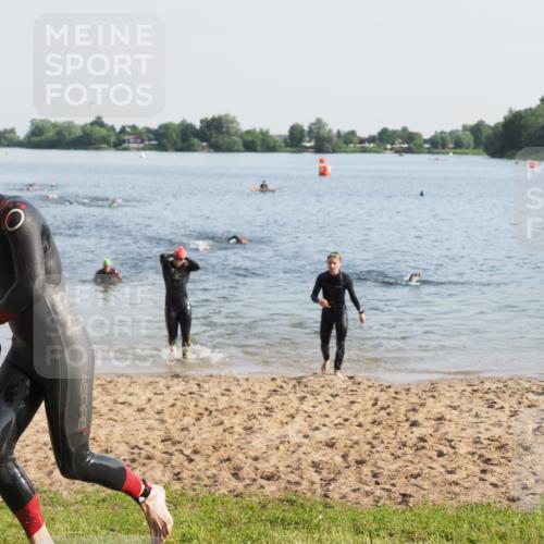 21.06.2025 - 27. Vierlanden-Triathlon MichiJ http://msf.ph/oto/7975806 15.06.2026 08:42:56 Schwimmen 18, 137, 154 meine-sportfotos.de