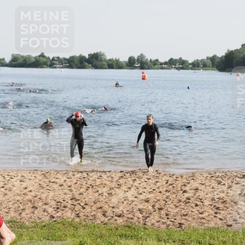 21.06.2025 - 27. Vierlanden-Triathlon MichiJ http://msf.ph/oto/7975817 15.06.2026 08:42:56 Schwimmen 18, 137, 154 meine-sportfotos.de