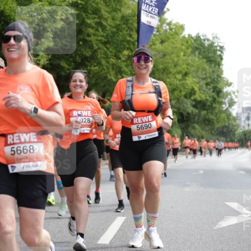 15.06.2025 - REWE Women's Run Jannik Wohlers http://msf.ph/oto/7975826 15.06.2025 10:10:24 Laufen 17, 0, 00, 5668, 28, 5690 meine-sportfotos.de