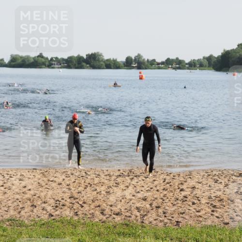 21.06.2025 - 27. Vierlanden-Triathlon MichiJ http://msf.ph/oto/7975830 15.06.2026 08:42:57 Schwimmen 18, 72, 137, 154 meine-sportfotos.de