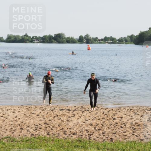 21.06.2025 - 27. Vierlanden-Triathlon MichiJ http://msf.ph/oto/7975838 15.06.2026 08:42:57 Schwimmen 18, 72, 137, 154 meine-sportfotos.de