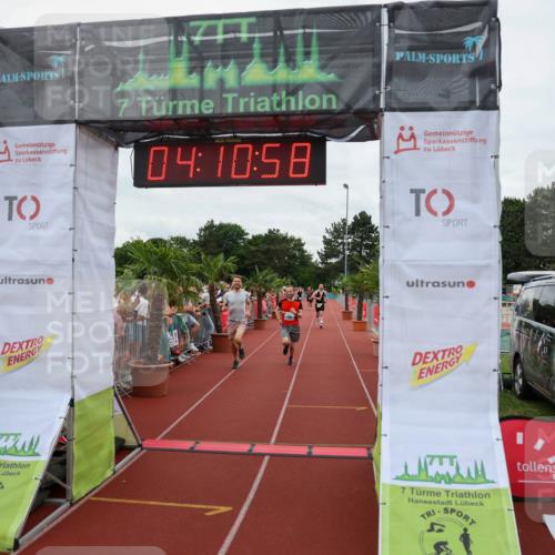 15.06.2025 - 7 Türme Triathlon Michael Strokosch http://msf.ph/oto/7975855 15.06.2025 14:10:57 Ziel 640 meine-sportfotos.de