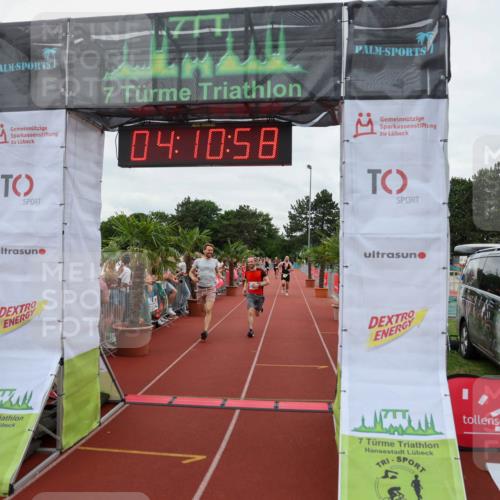 15.06.2025 - 7 Türme Triathlon Michael Strokosch http://msf.ph/oto/7975859 15.06.2025 14:10:57 Ziel 640 meine-sportfotos.de