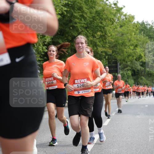 15.06.2025 - REWE Women's Run Jannik Wohlers http://msf.ph/oto/7975890 15.06.2025 10:10:26 Laufen 5690, 5439, 526, 5100 meine-sportfotos.de