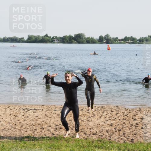21.06.2025 - 27. Vierlanden-Triathlon MichiJ http://msf.ph/oto/7975894 15.06.2026 08:43:00 Schwimmen 18, 72, 100, 137 meine-sportfotos.de