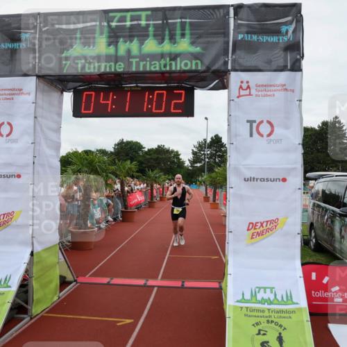 15.06.2025 - 7 Türme Triathlon Michael Strokosch http://msf.ph/oto/7975898 15.06.2025 14:11:02 Ziel 640, 944 meine-sportfotos.de