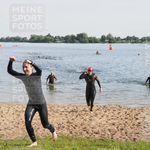21.06.2025 - 27. Vierlanden-Triathlon MichiJ http://msf.ph/oto/7975910 15.06.2026 08:43:00 Schwimmen 18, 72, 100, 137 meine-sportfotos.de