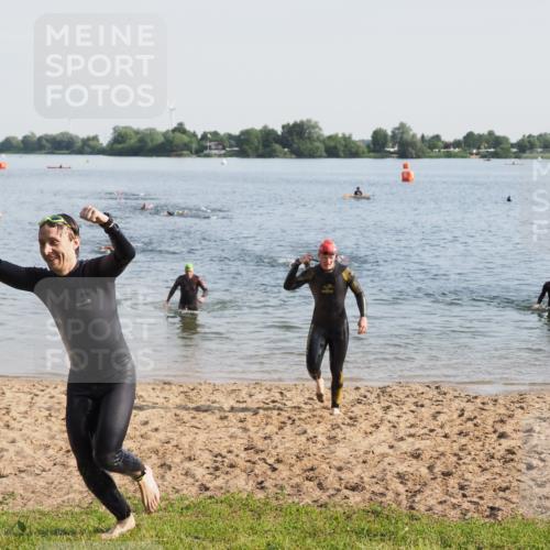 21.06.2025 - 27. Vierlanden-Triathlon MichiJ http://msf.ph/oto/7975914 15.06.2026 08:43:00 Schwimmen 18, 72, 100, 137 meine-sportfotos.de