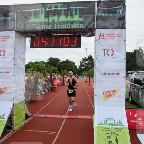 15.06.2025 - 7 Türme Triathlon Michael Strokosch http://msf.ph/oto/7975915 15.06.2025 14:11:02 Ziel 640, 944 meine-sportfotos.de