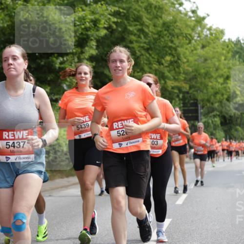15.06.2025 - REWE Women's Run Jannik Wohlers http://msf.ph/oto/7975917 15.06.2025 10:10:27 Laufen 5437, 5439, 52, 03 meine-sportfotos.de