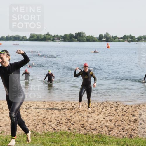 21.06.2025 - 27. Vierlanden-Triathlon MichiJ http://msf.ph/oto/7975922 15.06.2026 08:43:01 Schwimmen 18, 72, 100, 137 meine-sportfotos.de