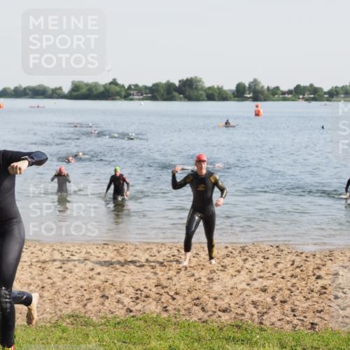 21.06.2025 - 27. Vierlanden-Triathlon MichiJ http://msf.ph/oto/7975927 15.06.2026 08:43:01 Schwimmen 18, 72, 100, 137 meine-sportfotos.de