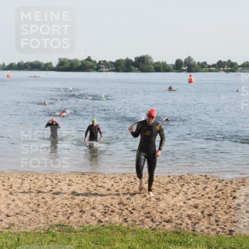 21.06.2025 - 27. Vierlanden-Triathlon MichiJ http://msf.ph/oto/7975940 15.06.2026 08:43:02 Schwimmen 18, 72, 100, 137 meine-sportfotos.de