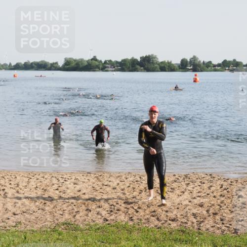 21.06.2025 - 27. Vierlanden-Triathlon MichiJ http://msf.ph/oto/7975946 15.06.2026 08:43:02 Schwimmen 18, 72, 100, 137 meine-sportfotos.de