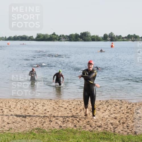 21.06.2025 - 27. Vierlanden-Triathlon MichiJ http://msf.ph/oto/7975953 15.06.2026 08:43:02 Schwimmen 18, 72, 100, 137 meine-sportfotos.de