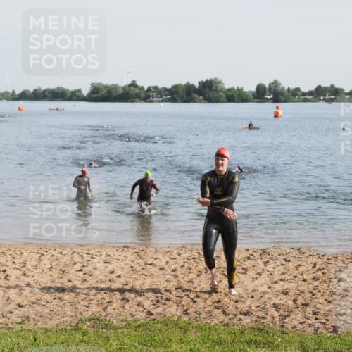 21.06.2025 - 27. Vierlanden-Triathlon MichiJ http://msf.ph/oto/7975957 15.06.2026 08:43:03 Schwimmen 18, 72, 100 meine-sportfotos.de