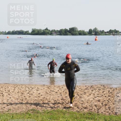 21.06.2025 - 27. Vierlanden-Triathlon MichiJ http://msf.ph/oto/7975961 15.06.2026 08:43:03 Schwimmen 18, 72, 100 meine-sportfotos.de