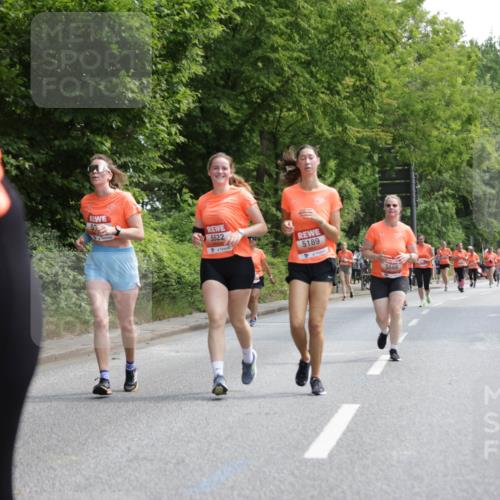 15.06.2025 - REWE Women's Run Jannik Wohlers http://msf.ph/oto/7975964 15.06.2025 10:10:29 Laufen 103, 5522, 5189, 5666 meine-sportfotos.de