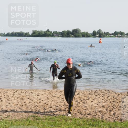 21.06.2025 - 27. Vierlanden-Triathlon MichiJ http://msf.ph/oto/7975972 15.06.2026 08:43:04 Schwimmen 18, 72, 100, 139 meine-sportfotos.de