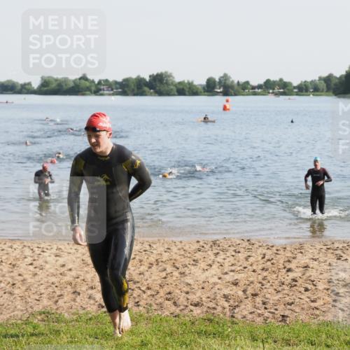 21.06.2025 - 27. Vierlanden-Triathlon MichiJ http://msf.ph/oto/7975975 15.06.2026 08:43:05 Schwimmen 18, 72, 100, 139 meine-sportfotos.de