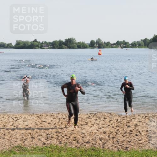 21.06.2025 - 27. Vierlanden-Triathlon MichiJ http://msf.ph/oto/7975989 15.06.2026 08:43:08 Schwimmen 72, 100, 139 meine-sportfotos.de
