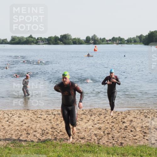 21.06.2025 - 27. Vierlanden-Triathlon MichiJ http://msf.ph/oto/7976006 15.06.2026 08:43:09 Schwimmen 72, 100, 139 meine-sportfotos.de