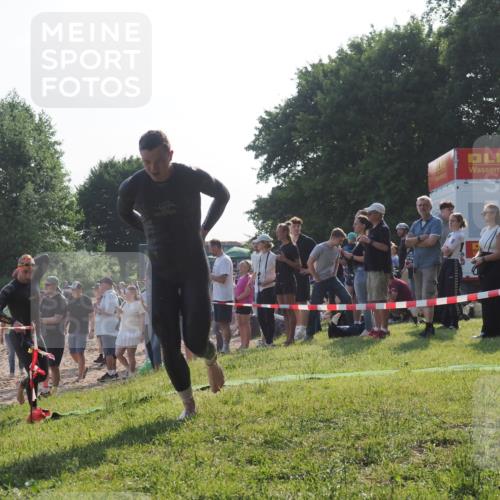 15.06.2025 - 27. Vierlanden-Triathlon KatJ http://msf.ph/oto/7976019 15.06.2025 08:32:47 Schwimmen 25, 26, 38, 41, 87 meine-sportfotos.de