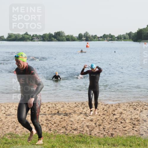 21.06.2025 - 27. Vierlanden-Triathlon MichiJ http://msf.ph/oto/7976027 15.06.2026 08:43:10 Schwimmen 72, 100, 139 meine-sportfotos.de