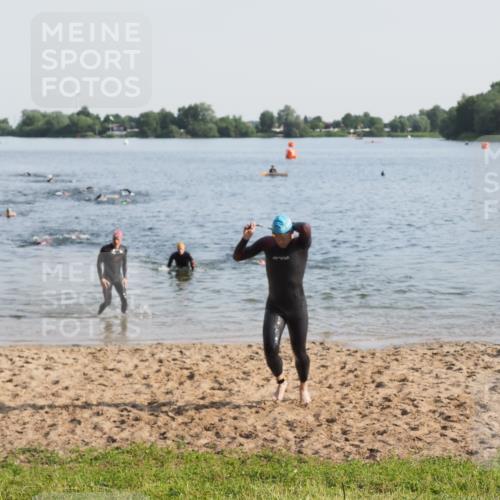 21.06.2025 - 27. Vierlanden-Triathlon MichiJ http://msf.ph/oto/7976037 15.06.2026 08:43:10 Schwimmen 72, 100, 139 meine-sportfotos.de