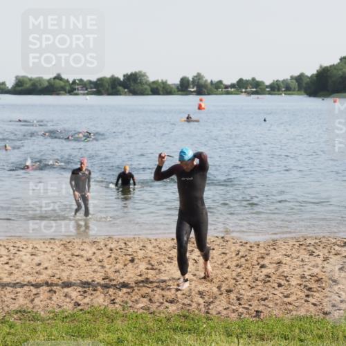 21.06.2025 - 27. Vierlanden-Triathlon MichiJ http://msf.ph/oto/7976040 15.06.2026 08:43:10 Schwimmen 72, 100, 139 meine-sportfotos.de