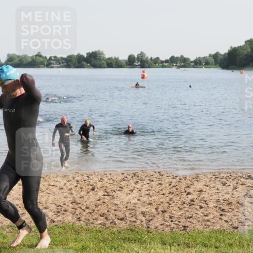 21.06.2025 - 27. Vierlanden-Triathlon MichiJ http://msf.ph/oto/7976073 15.06.2026 08:43:12 Schwimmen 11, 72, 100, 102, 139 meine-sportfotos.de