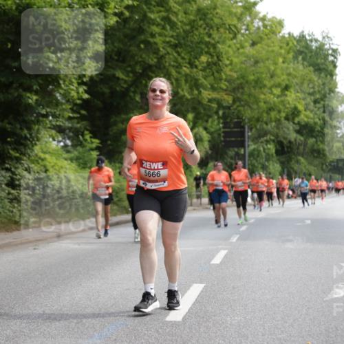15.06.2025 - REWE Women's Run Jannik Wohlers http://msf.ph/oto/7976077 15.06.2025 10:10:32 Laufen 5666 meine-sportfotos.de