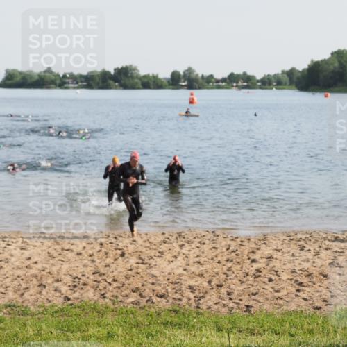 21.06.2025 - 27. Vierlanden-Triathlon MichiJ http://msf.ph/oto/7976091 15.06.2026 08:43:15 Schwimmen 11, 100, 102, 139 meine-sportfotos.de