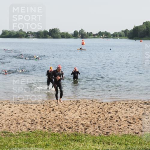 21.06.2025 - 27. Vierlanden-Triathlon MichiJ http://msf.ph/oto/7976096 15.06.2026 08:43:15 Schwimmen 11, 100, 102, 139 meine-sportfotos.de