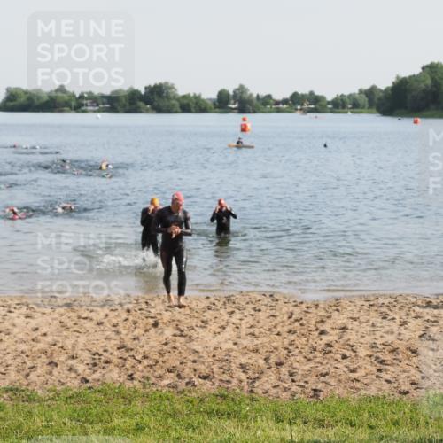 21.06.2025 - 27. Vierlanden-Triathlon MichiJ http://msf.ph/oto/7976100 15.06.2026 08:43:15 Schwimmen 11, 100, 102, 139 meine-sportfotos.de