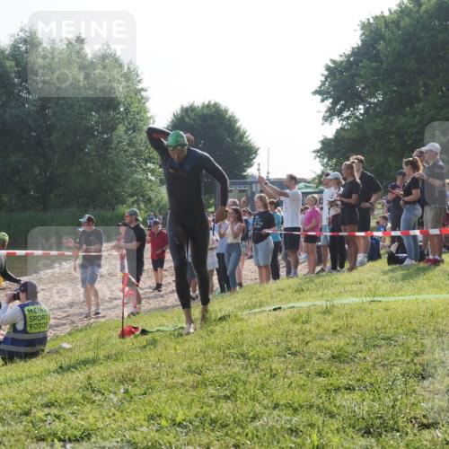 15.06.2025 - 27. Vierlanden-Triathlon KatJ http://msf.ph/oto/7976111 15.06.2025 08:32:51 Schwimmen 8, 25, 38, 41, 60, 87 meine-sportfotos.de