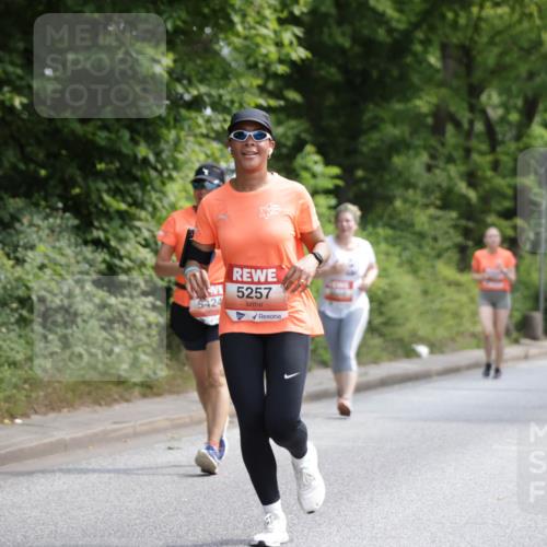 15.06.2025 - REWE Women's Run Jannik Wohlers http://msf.ph/oto/7976117 15.06.2025 10:10:35 Laufen 5257, 5424, 6212 meine-sportfotos.de