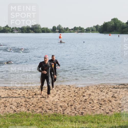 21.06.2025 - 27. Vierlanden-Triathlon MichiJ http://msf.ph/oto/7976127 15.06.2026 08:43:17 Schwimmen 11, 102, 139, 148 meine-sportfotos.de