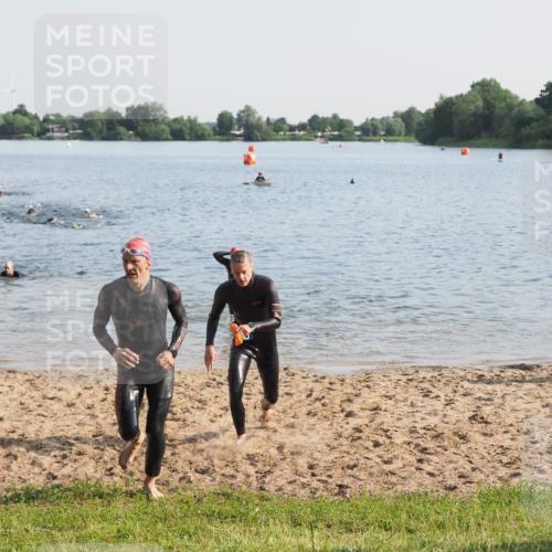 21.06.2025 - 27. Vierlanden-Triathlon MichiJ http://msf.ph/oto/7976142 15.06.2026 08:43:19 Schwimmen 11, 102, 139, 148 meine-sportfotos.de