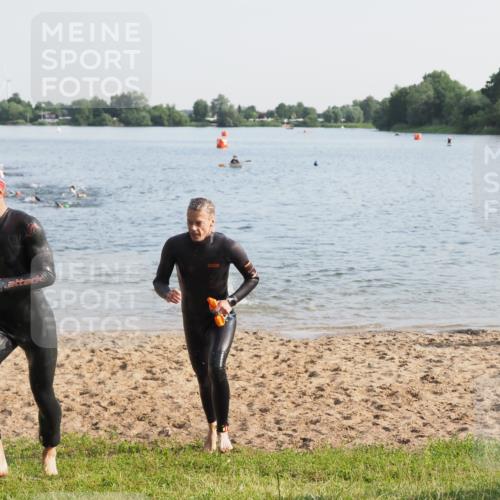 21.06.2025 - 27. Vierlanden-Triathlon MichiJ http://msf.ph/oto/7976156 15.06.2026 08:43:20 Schwimmen 11, 102, 139, 148 meine-sportfotos.de