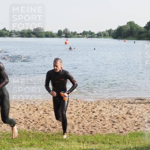 21.06.2025 - 27. Vierlanden-Triathlon MichiJ http://msf.ph/oto/7976160 15.06.2026 08:43:20 Schwimmen 11, 102, 139, 148 meine-sportfotos.de