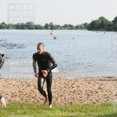 21.06.2025 - 27. Vierlanden-Triathlon MichiJ http://msf.ph/oto/7976165 15.06.2026 08:43:20 Schwimmen 11, 102, 139, 148 meine-sportfotos.de