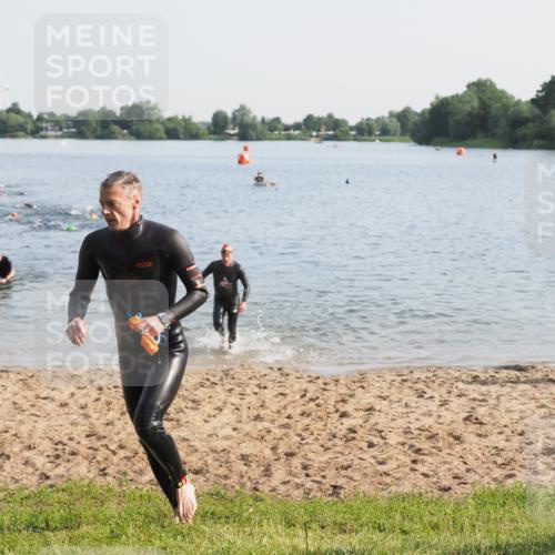 21.06.2025 - 27. Vierlanden-Triathlon MichiJ http://msf.ph/oto/7976182 15.06.2026 08:43:21 Schwimmen 11, 102, 148 meine-sportfotos.de