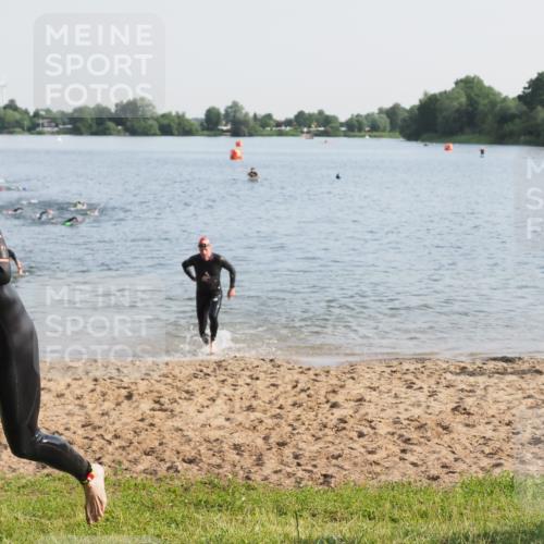 21.06.2025 - 27. Vierlanden-Triathlon MichiJ http://msf.ph/oto/7976188 15.06.2026 08:43:21 Schwimmen 11, 102, 148 meine-sportfotos.de