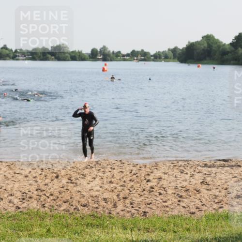 21.06.2025 - 27. Vierlanden-Triathlon MichiJ http://msf.ph/oto/7976211 15.06.2026 08:43:22 Schwimmen 11, 102, 148 meine-sportfotos.de