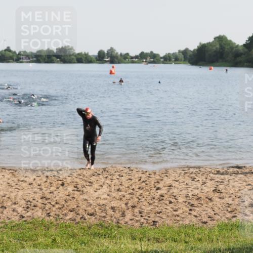 21.06.2025 - 27. Vierlanden-Triathlon MichiJ http://msf.ph/oto/7976216 15.06.2026 08:43:22 Schwimmen 11, 102, 148 meine-sportfotos.de