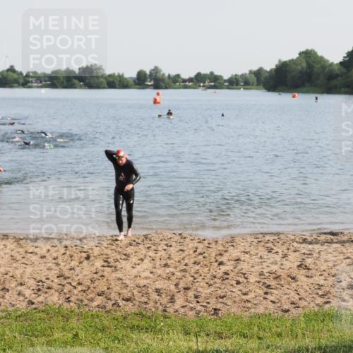 21.06.2025 - 27. Vierlanden-Triathlon MichiJ http://msf.ph/oto/7976221 15.06.2026 08:43:23 Schwimmen 11, 102, 148 meine-sportfotos.de