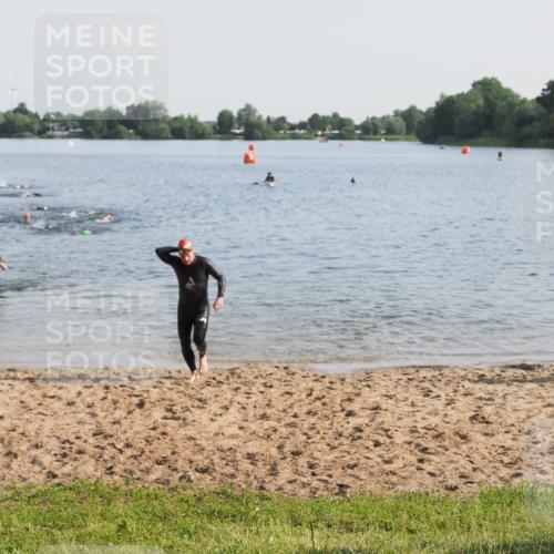 21.06.2025 - 27. Vierlanden-Triathlon MichiJ http://msf.ph/oto/7976231 15.06.2026 08:43:23 Schwimmen 11, 102, 148 meine-sportfotos.de